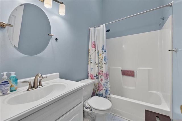 524 NE Topaz Drive, Lee's Summit, MO 64086