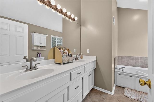 524 NE Topaz Drive, Lee's Summit, MO 64086