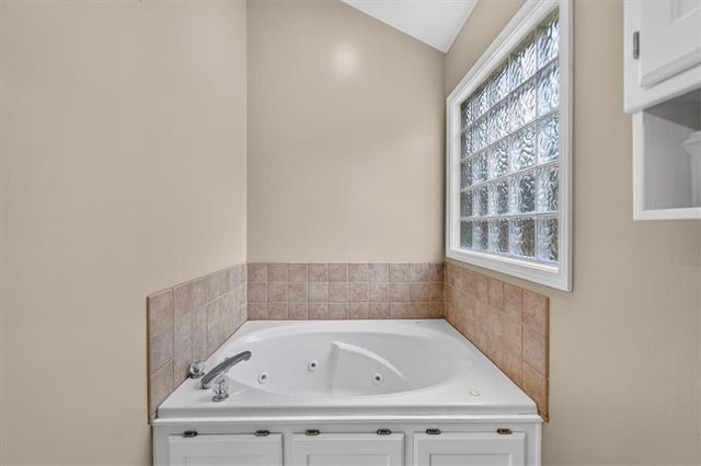 524 NE Topaz Drive, Lee's Summit, MO 64086