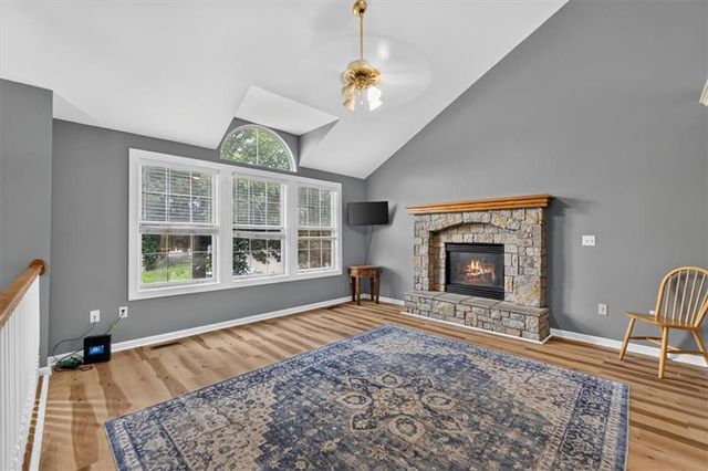 524 NE Topaz Drive, Lee's Summit, MO 64086