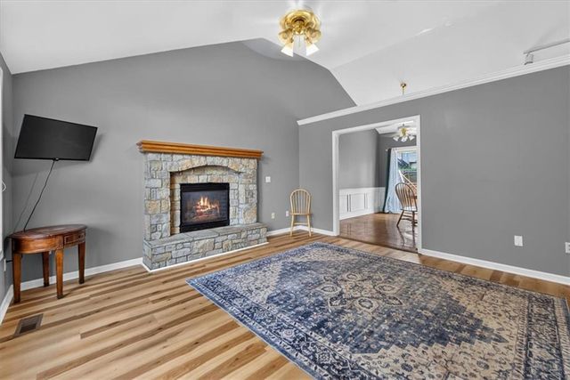 524 NE Topaz Drive, Lee's Summit, MO 64086