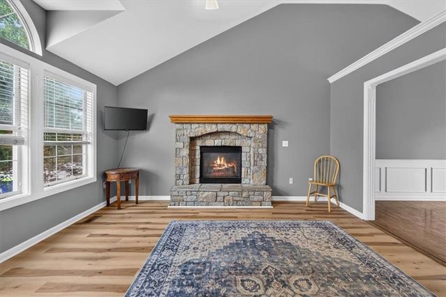 524 NE Topaz Drive, Lee's Summit, MO 64086