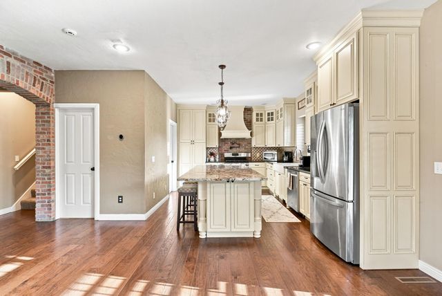807 S Stanford Drive, Rogersville, MO 65742