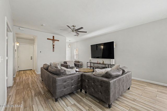 1901 W Calle Lado Al Rio, Tucson, AZ 85746