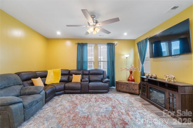 8032 Overmeadow Lane, Charlotte, NC 28269