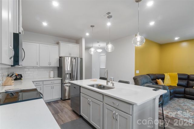 8032 Overmeadow Lane, Charlotte, NC 28269