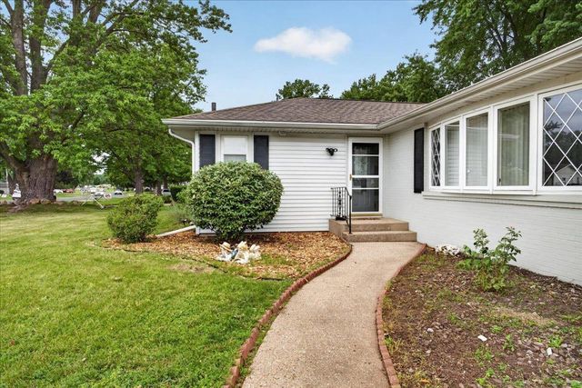 879 E Inman Parkway, Beloit, WI 53511