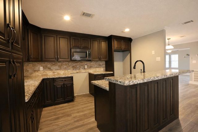 601 W Cleveland Street, Baytown, TX 77520