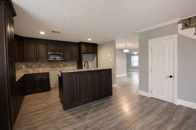 601 W Cleveland Street, Baytown, TX 77520