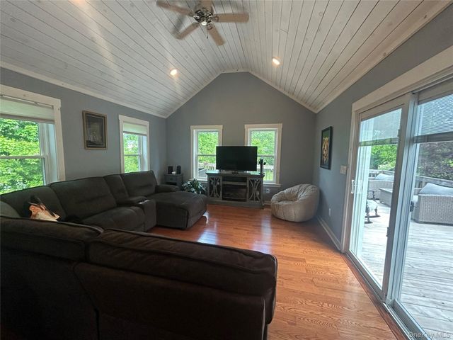 94 Jansen Road, Pine Bush, NY 12566