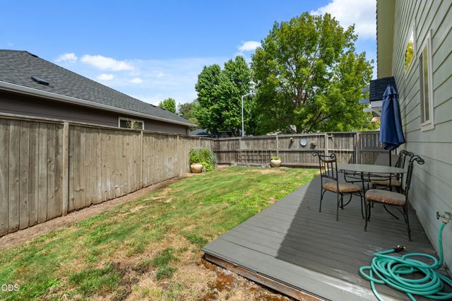 2783 Parkwood Village Lane, Central Point, OR 97502