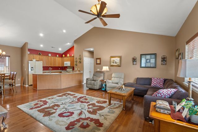 2783 Parkwood Village Lane, Central Point, OR 97502