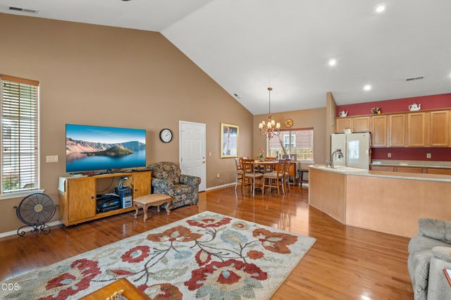2783 Parkwood Village Lane, Central Point, OR 97502