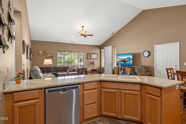 2783 Parkwood Village Lane, Central Point, OR 97502