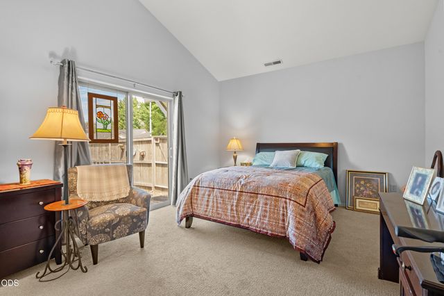 2783 Parkwood Village Lane, Central Point, OR 97502