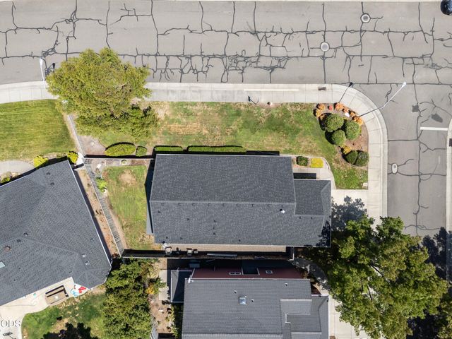 2783 Parkwood Village Lane, Central Point, OR 97502