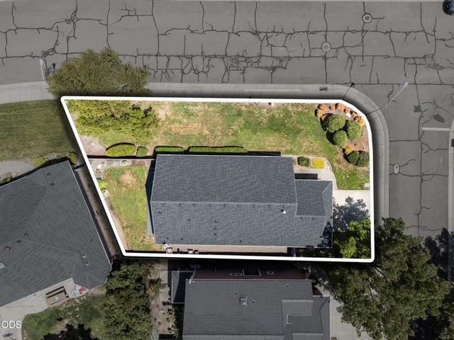 2783 Parkwood Village Lane, Central Point, OR 97502