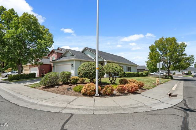 2783 Parkwood Village Lane, Central Point, OR 97502