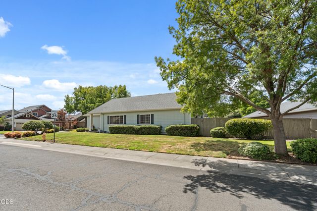 2783 Parkwood Village Lane, Central Point, OR 97502