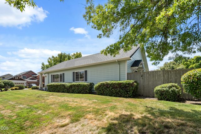 2783 Parkwood Village Lane, Central Point, OR 97502