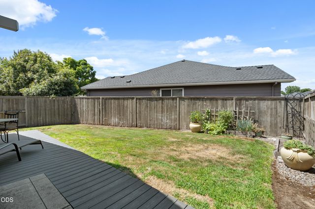 2783 Parkwood Village Lane, Central Point, OR 97502
