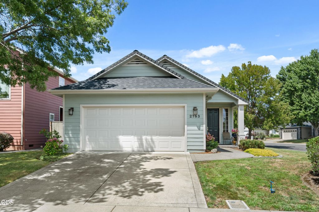 2783 Parkwood Village Lane, Central Point, OR 97502