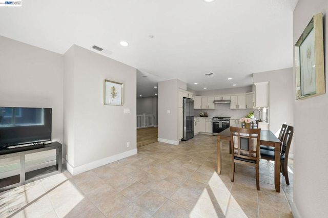 4820 Hibernia Dr 112, Dublin, CA 94568