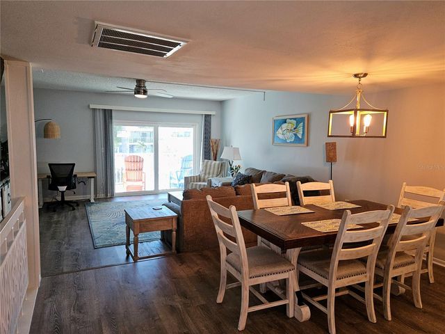 255 CAPRI CIRCLE N 25, Treasure Island, FL 33706