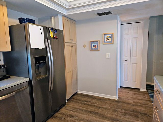 255 CAPRI CIRCLE N 25, Treasure Island, FL 33706