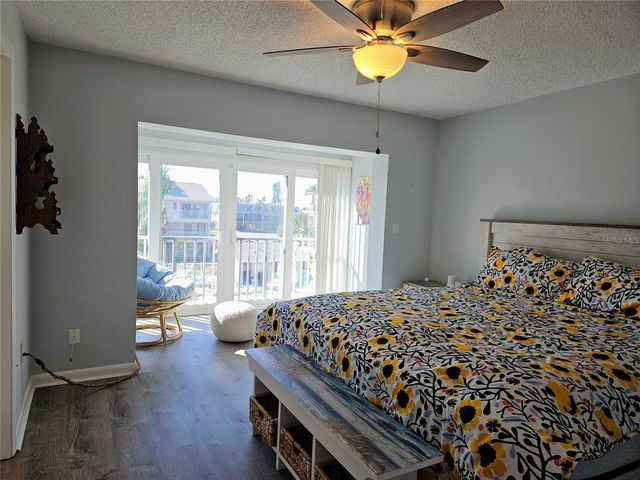 255 CAPRI CIRCLE N 25, Treasure Island, FL 33706