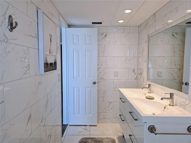 255 CAPRI CIRCLE N 25, Treasure Island, FL 33706