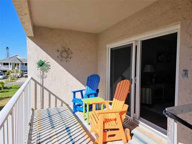 255 CAPRI CIRCLE N 25, Treasure Island, FL 33706