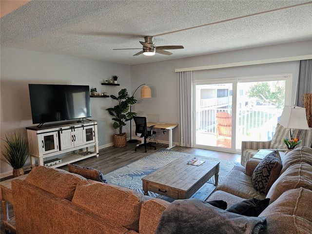 255 CAPRI CIRCLE N 25, Treasure Island, FL 33706