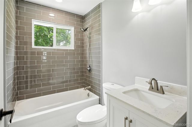 4736 Summerhill Drive, Independence Charter Township, MI 48346