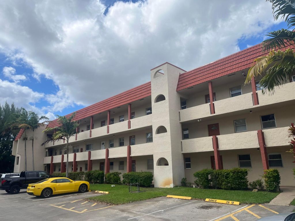 8101 N Sunrise Lakes Drive N 302, Sunrise, FL 33322