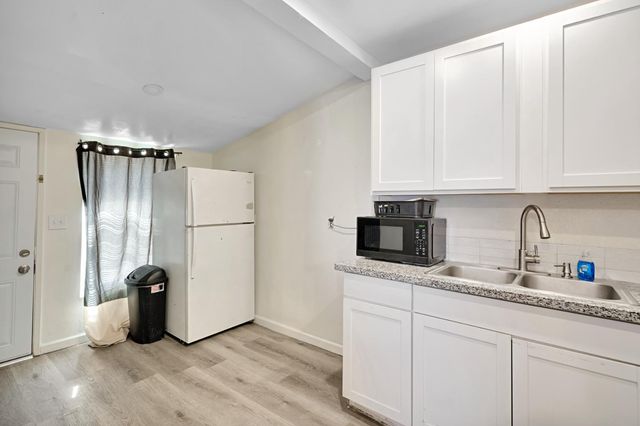 2258 E Clay Avenue, Fresno, CA 93701