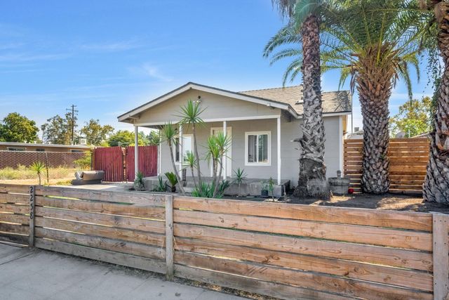2258 E Clay Avenue, Fresno, CA 93701