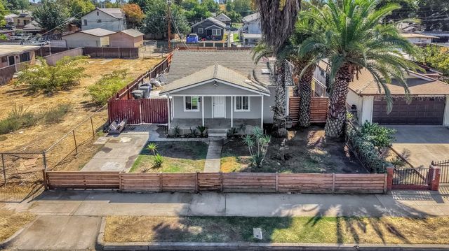 2258 E Clay Avenue, Fresno, CA 93701