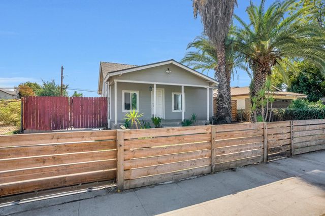 2258 E Clay Avenue, Fresno, CA 93701