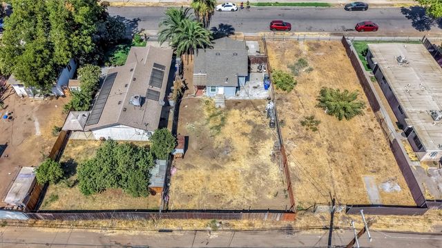 2258 E Clay Avenue, Fresno, CA 93701