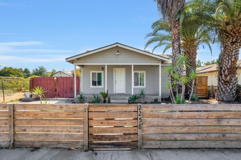 Image 1 of property listing at 2258 E Clay Avenue, Fresno, CA 93701