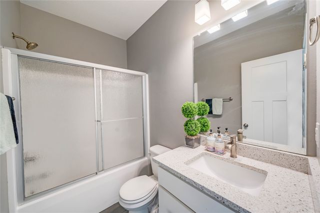 855 NE Bobcat Drive, Waukee, IA 50263