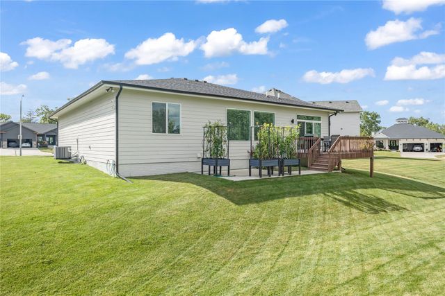 855 NE Bobcat Drive, Waukee, IA 50263