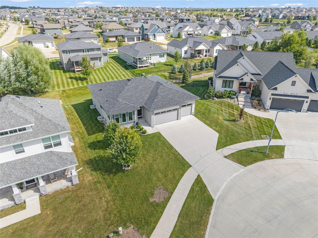 855 NE Bobcat Drive, Waukee, IA 50263