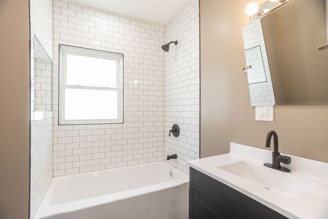 1924 S 17th Avenue, Maywood, IL 60153