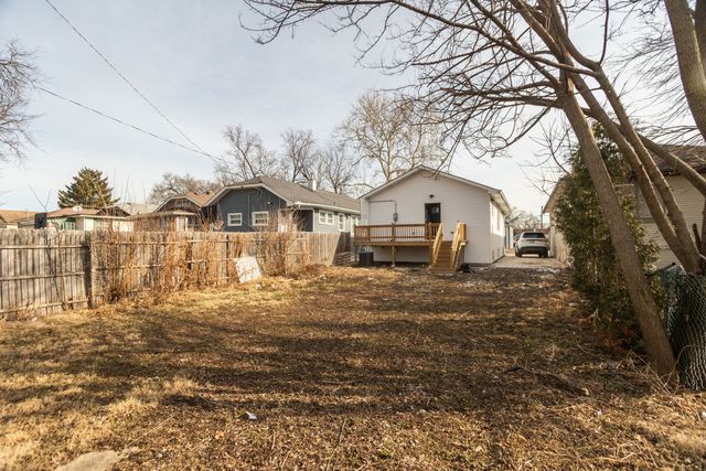 1924 S 17th Avenue, Maywood, IL 60153