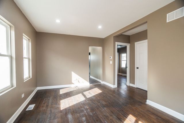 1924 S 17th Avenue, Maywood, IL 60153