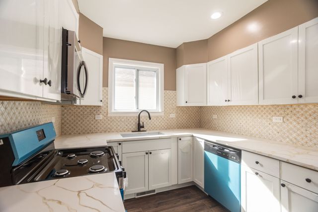 1924 S 17th Avenue, Maywood, IL 60153