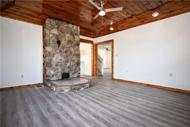 42 Kennedy Rd, New Eagle, PA 15067