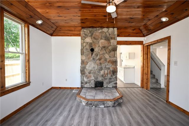 42 Kennedy Rd, New Eagle, PA 15067